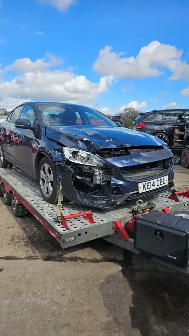 Accident recovery Corby – Nick Recovery flatbed truck loading a damaged car at accident scene on A43 near Corby