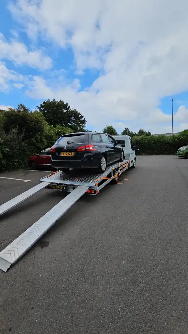 Car recovery Peterborough – Nick Recovery flatbed truck on A1(M) near Peterborough with Peterborough Cathedral