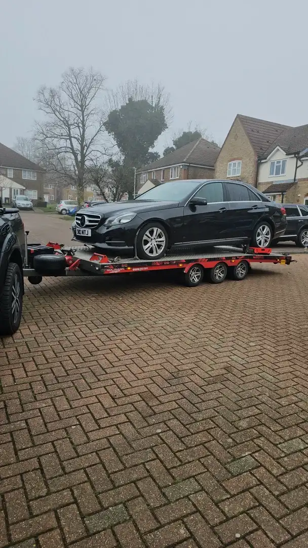 Nick Recovery truck helping a stranded driver near Rushden Lakes