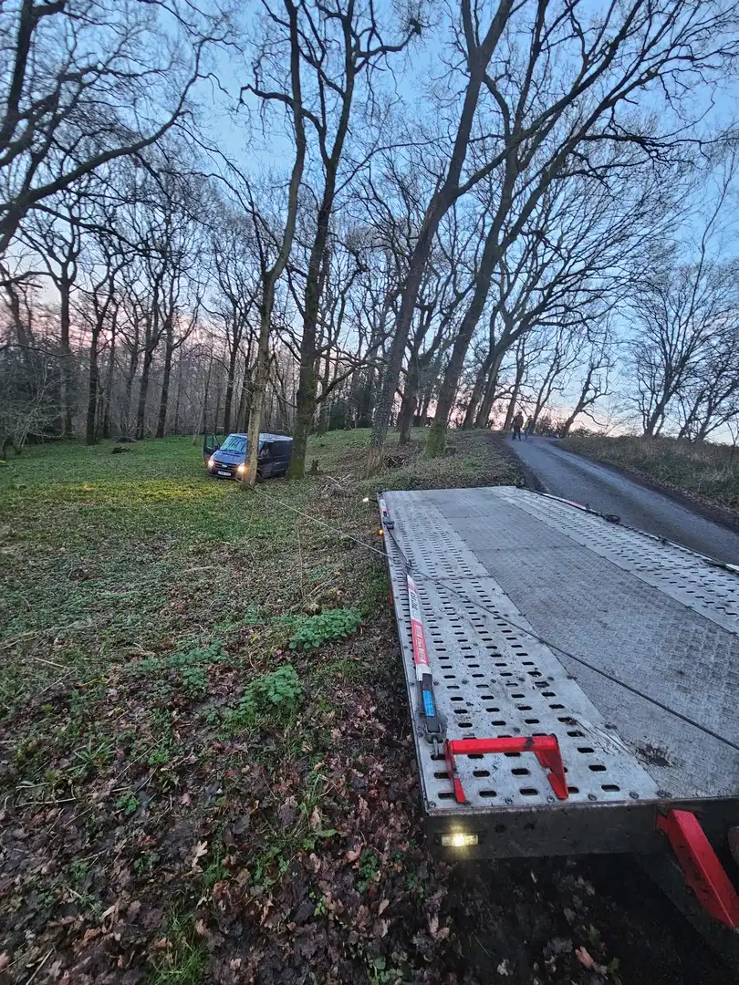 Emergency vehicle recovery – Nick Recovery flatbed truck responding to a breakdown with hazard lights